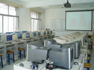北京理工大学附属小学计算机教室