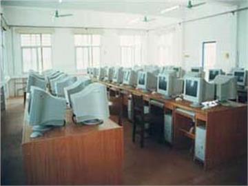 荆门市石化第一小学计算机房
