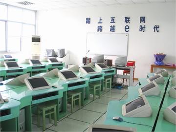 宜昌市西陵区外国语实验小学计算机室