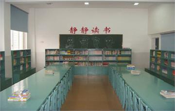 荆门市掇刀区十里牌小学图书室