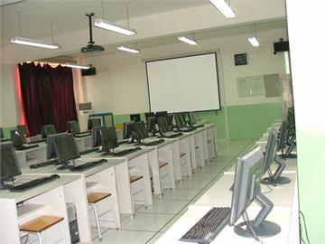 北京航空航天大学附属中学计算机房