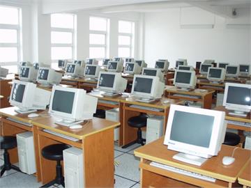 武汉外国语学校计算机教室