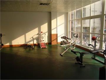 湖北省水果湖第二中学健身室