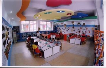 广州市番禺区桥南街中心幼儿园展现世界的殿堂—美工室