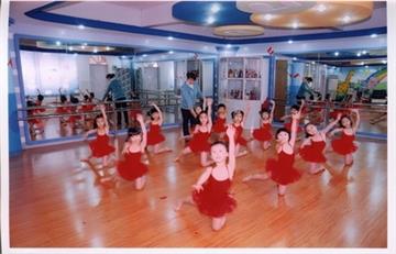 广州市番禺区桥南街中心幼儿园艺术熏陶的世界—音乐室