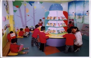 广州市番禺区桥南街中心幼儿园知识宝库的天地—图书室
