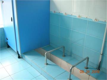 丹阳市丹凤幼儿园卫生、整洁的幼儿盥洗室！