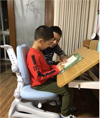 快乐陪伴 亲子共读 ——记徐州市第三十四中学三年级亲子共读活动