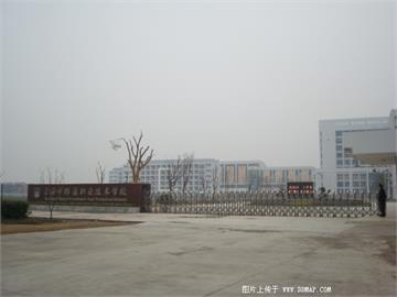 上海市群益职业技术学校(元江路校区)标志